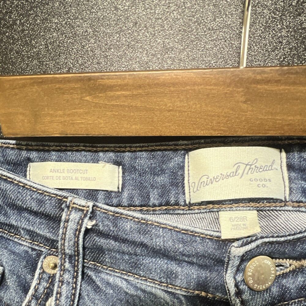 Universal Thread Ankle Bootcut Medium Wash Blue Jeans 6/28 five Pockets - Picture 2 of 10